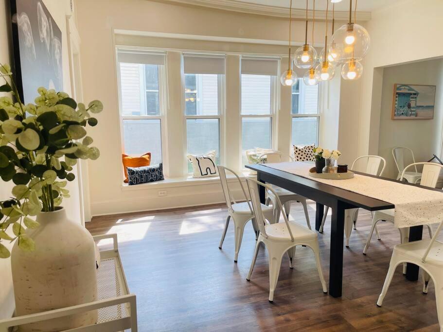 Villa Chic Crosstown With Large Fenced Backyard