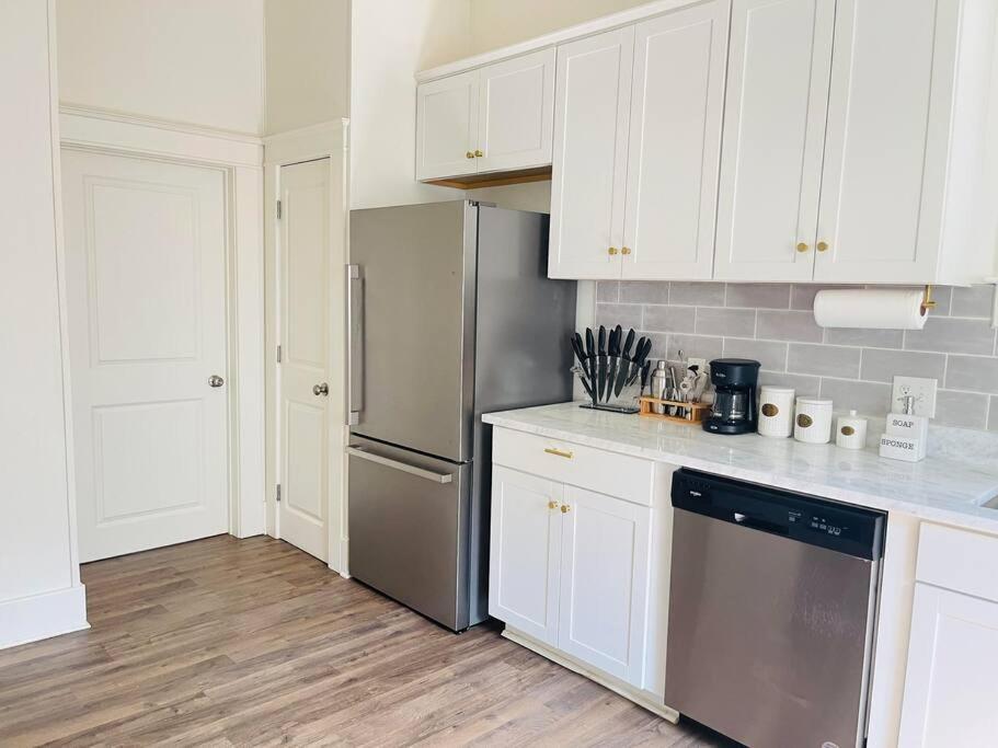 Chic Crosstown With Large Fenced Backyard * Memphis