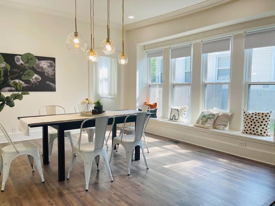 Chic Crosstown With Large Fenced Backyard Villa